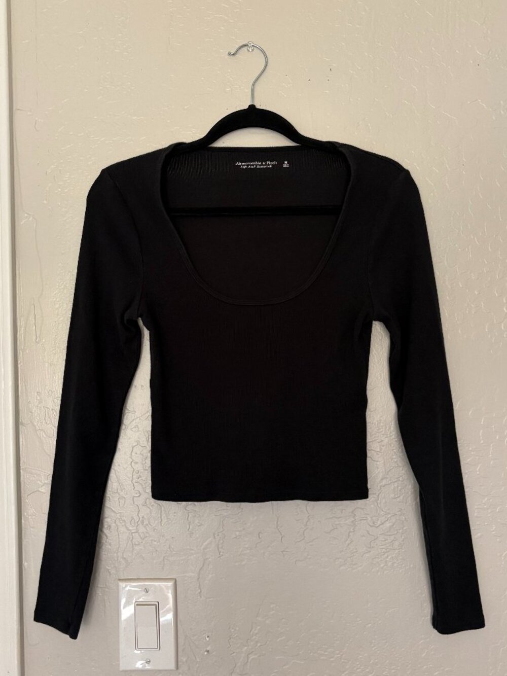 Abercrombie and Fitch Soft A&F Essentials Black Long Sleeve Scoop Neck in Medium